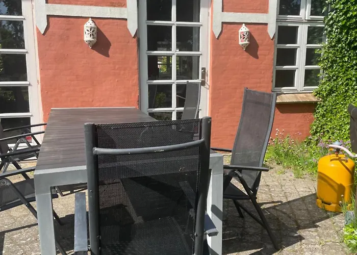 Landhuis Thyregod, Give